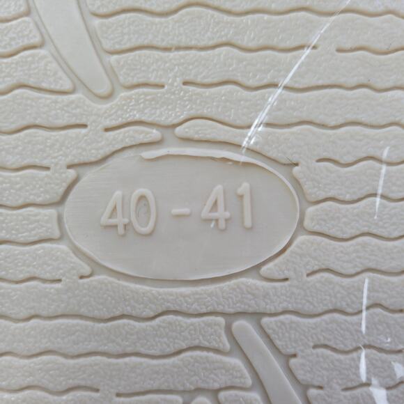 NWT Casa Clara Ivory Faux Fur Thong Spa Slipper size Large (40-41) - Picture 5 of 8